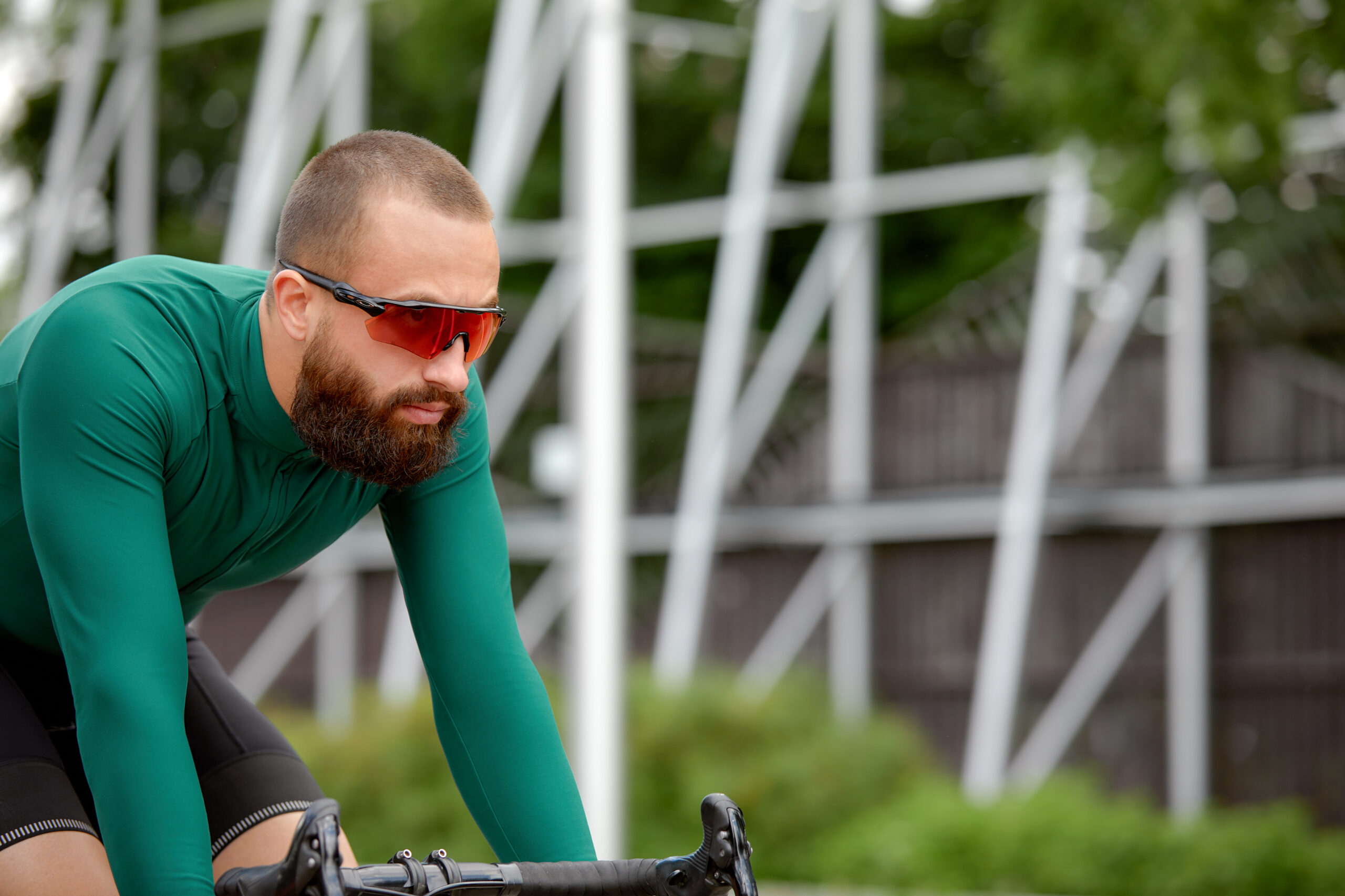 Ciclismo pode causar disfunção erétil. Entenda se pedalar pode afetar a ereção.